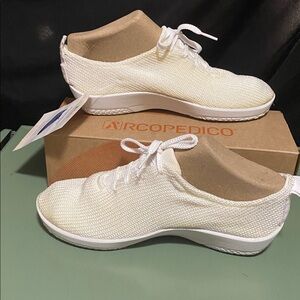 NWB Arcopedico Womens LS Sneaker White light cream made in Portugal many sizes